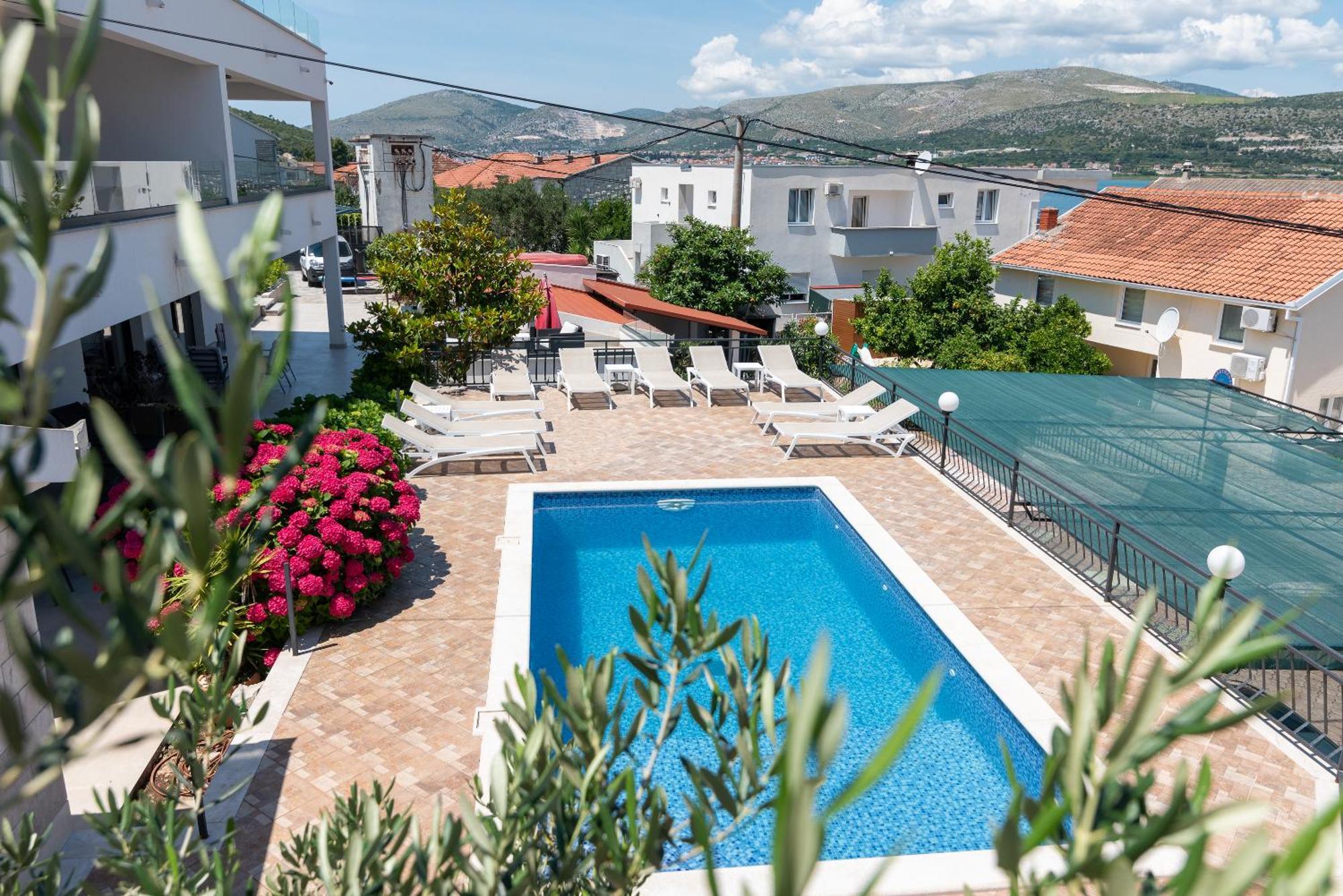 Maca Apartments & Suites Трогир Экстерьер фото