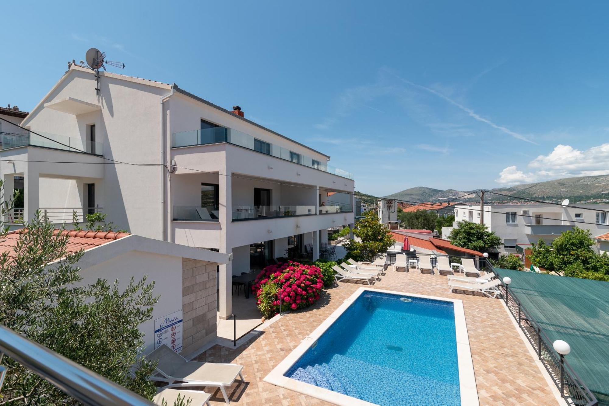 Maca Apartments & Suites Трогир Экстерьер фото