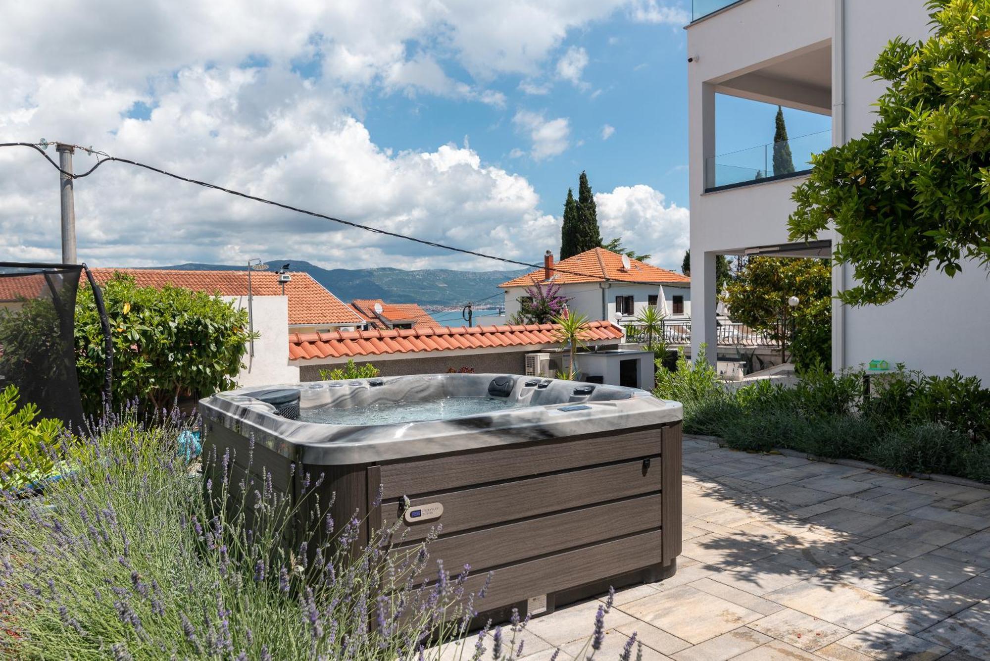 Maca Apartments & Suites Трогир Экстерьер фото