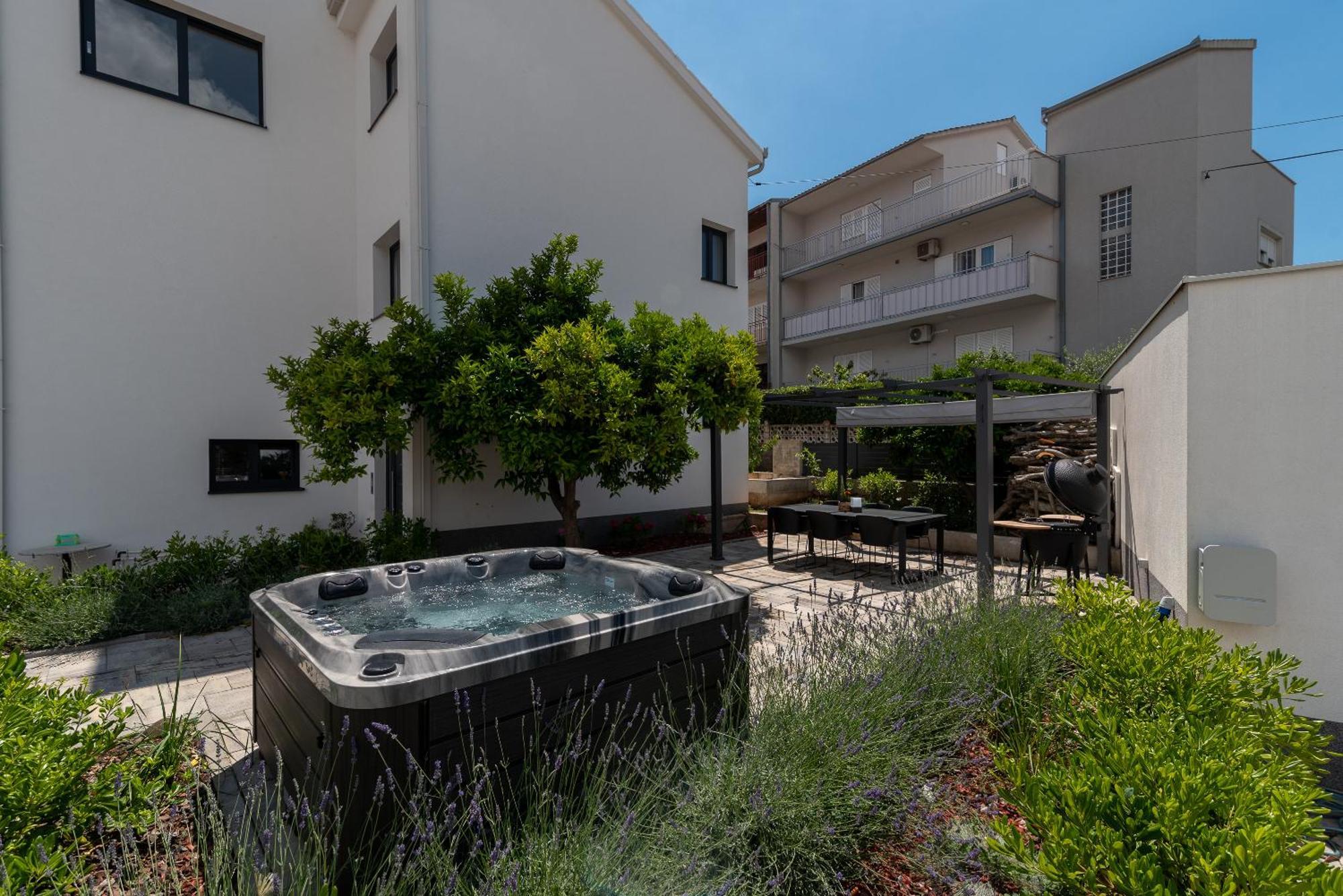 Maca Apartments & Suites Трогир Экстерьер фото
