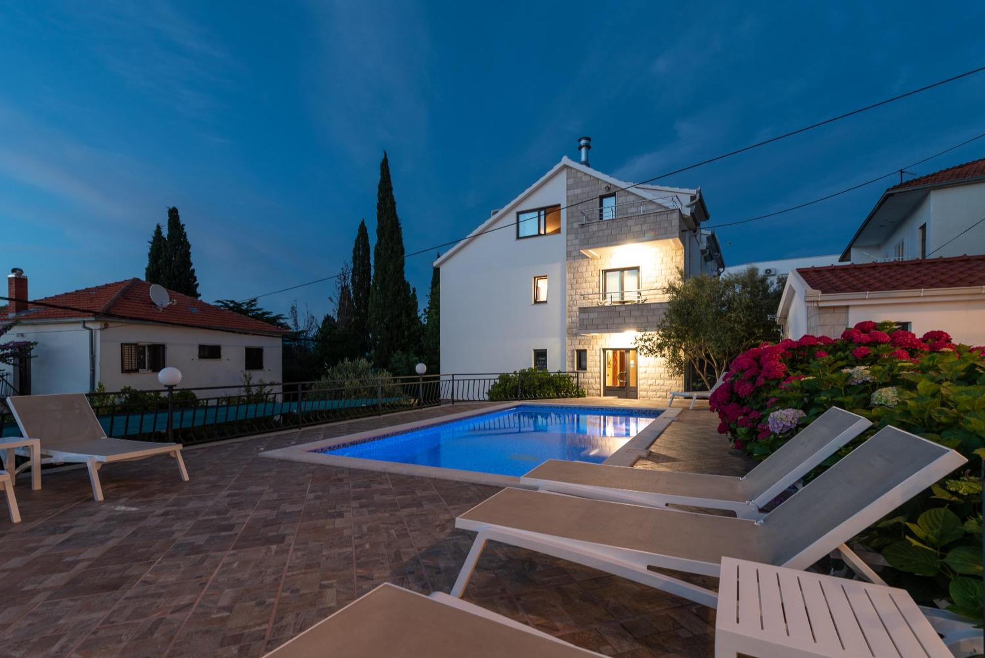 Maca Apartments & Suites Трогир Экстерьер фото